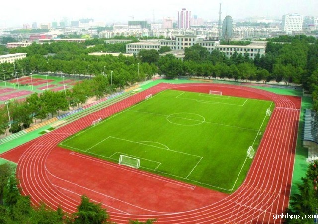 足球场及公园工程效果图